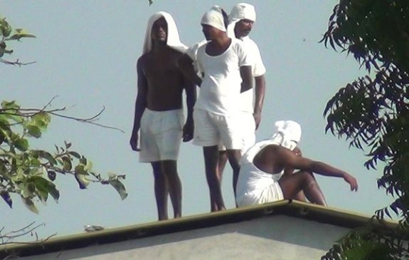 A group of inmates at the Angunakolapelessa Prison…