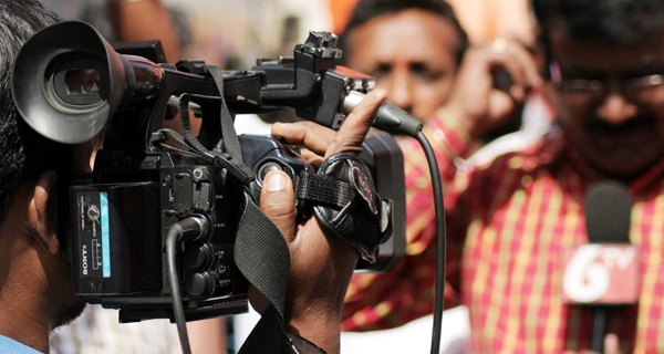 Journalists demand that they also deserve Rs.5000