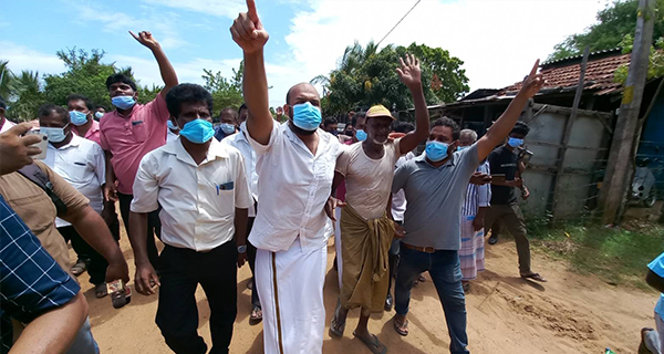 Protests in Batticaloa against the resettlement of outsiders!