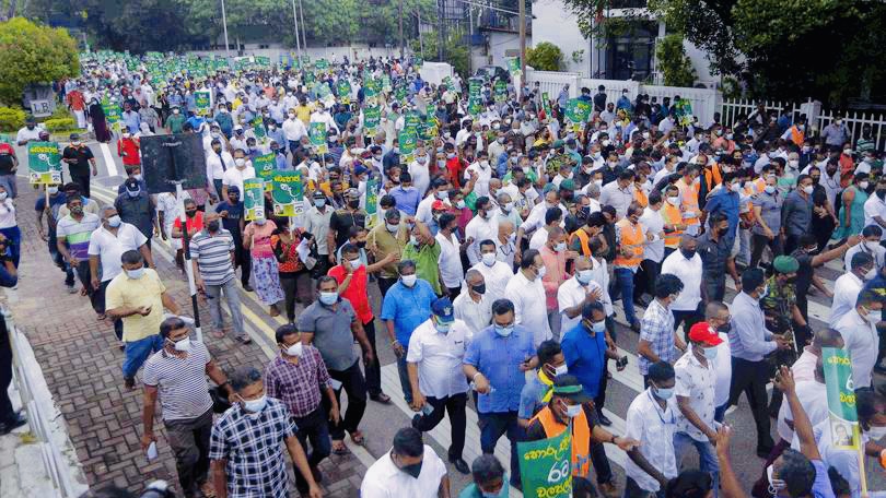 Large crowds flock to Colombo for the SJB Protest…