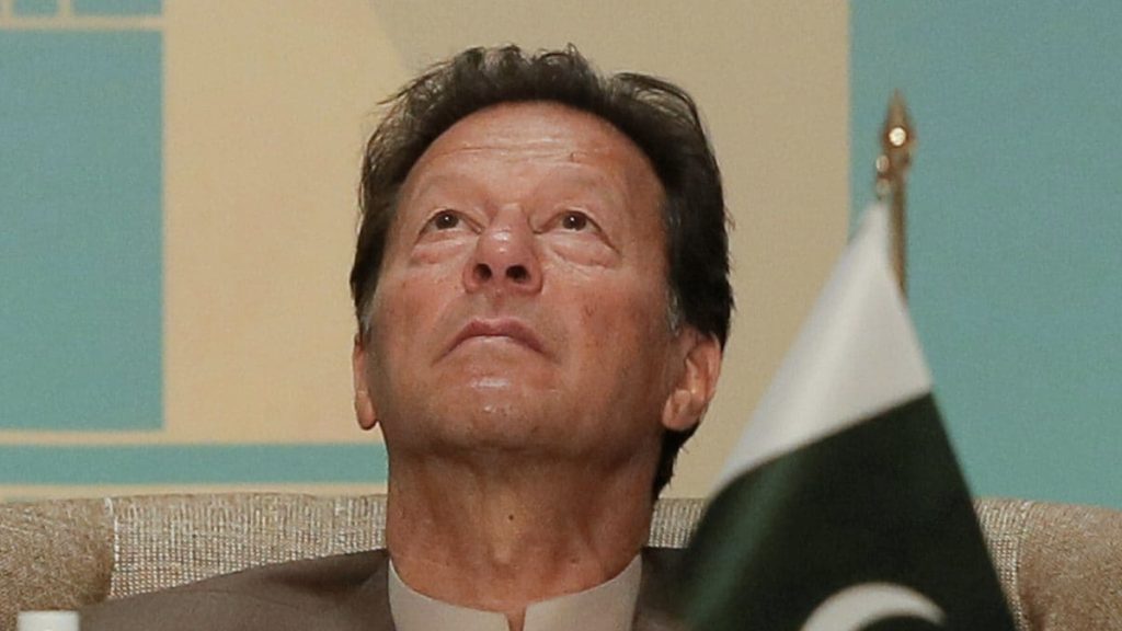 Army blocks Pakistani PM from addressing nation
