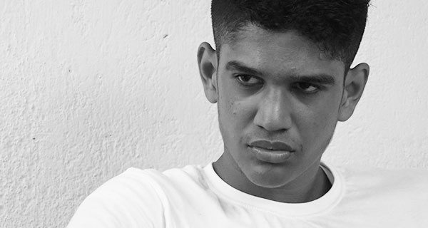 දර්ගා නගරයේදී පොලිස් ප්‍රහාරයට ලක්වූ තාරික් අහමඩ්ගේ කතාව!