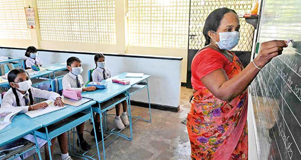 දැනටමත් පාසැල් දෙකක කොරෝනා – ලංකා ගුරැ සංගමය