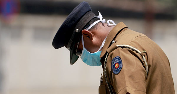 පොලීසියේම හිංසනයට ලක් වූ පොලිස් නිළධාරියෙකුගේ කතාව!