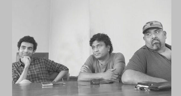 මිනිස්සු ගොංකම් අතහැරියොත් දේශපාලකයන්ට ඇඩ්‍රස් නැතිවෙනවා