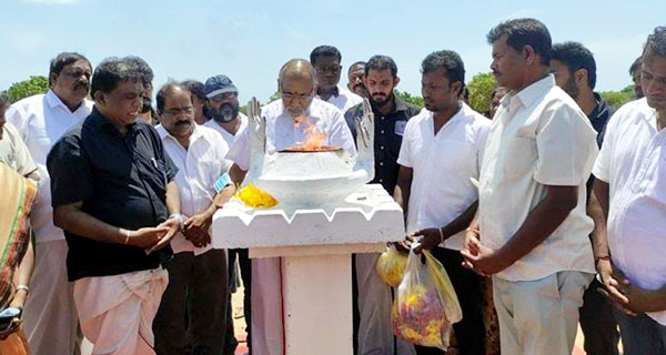 විග්නේශ්වරන්  පාර්ලිමේන්තුවට කලින් මුල්ලිවයිකල් ගොස් දිවුරුම් දෙයි.