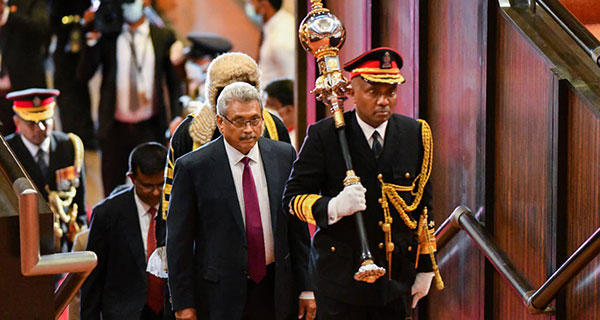 අලුත් ඒකාධිපතියෙක් සඳහා අලුත් ව්‍යවස්ථා සංශෝධනයක්!
