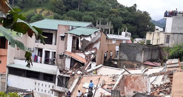 මහනුවර තවදුරටත් ප්‍රමිතියෙන් බාල ඉදිකිරීම් රැසක් හේතුවෙන් ජිවිත අවධානම් මට්ටමේ!