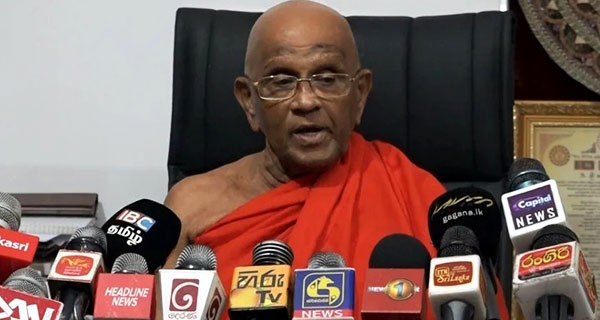 “සෞඛ්‍ය සේවයේ වැඩ බැරි ටාසන්ලා ඉවත්කරන්න” මුරුත්තෙට්ටුවේ ආනන්ද හිමි අනතුරු අඟවයි!
