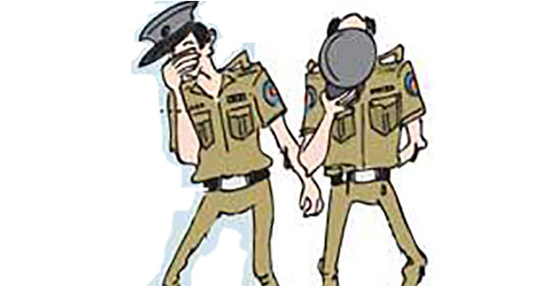 නිරෝධායනය වෙමින් සිටි මිනුවන්ගොඩ පොලිසියේ රියදුරු බීමතින් මහ පාරේ වැටී සිටියදී හමුවෙයි