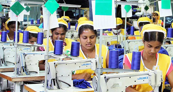 කොවිඩ් ව්යාප්තිය මත බිඳ වටෙන ඇඟලුම් කර්මාන්තය සහ රටේ ආර්ථිකය