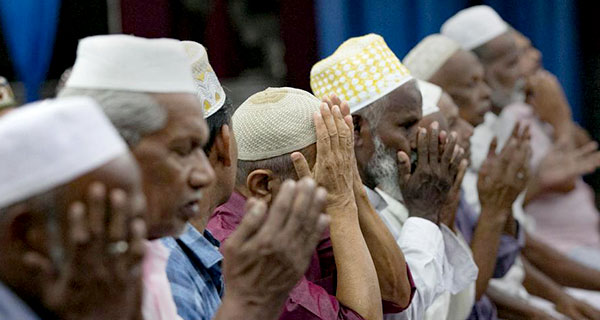මුස්ලිම් ආගමික වතාවත් සීමා කෙරේ.