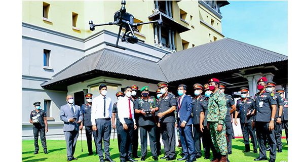 උඩින් උඩින් එන ඩ්‍රෝන් වලින් යතුරු සිදුරෙන් බැලීම