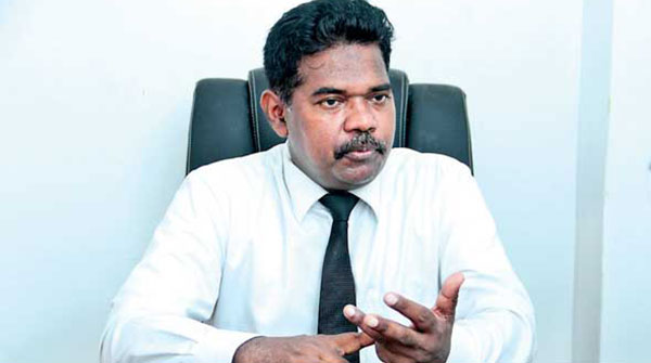 සිරකරුවන් අතර මීටරයක් තබා අඟලක පරතරයක්වත් තබාගනු බෑ – සේනක පෙරේරා
