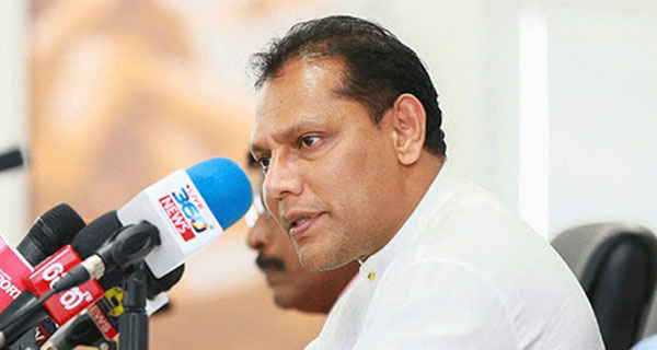 රාජ්‍ය සේවකයින් සතියට එක දවසක් දේශීය ඇඳුමකින් සැරසිය යුතුයි!