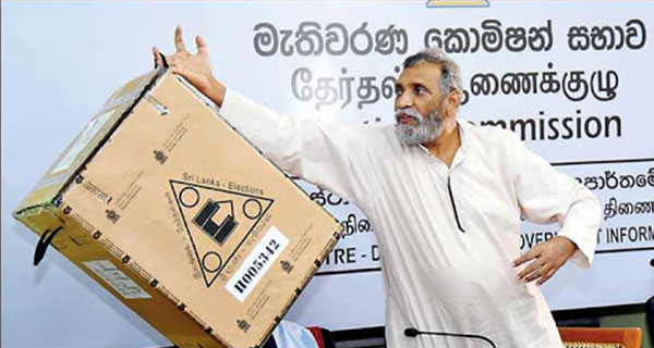 මැකෝ ගෙදර යයි.