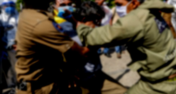 “නවගමුව පොලීසියට ආපු එකෙක් පණ පිටින් යවන්නේ නැහැ කියලා තර්ජනය කළා” –  මිය ගිය ඩිලාන්ගේ මව කියයි.