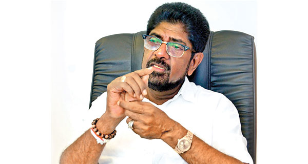 සමාජ මාධ්‍යජාල පරිශීලකයන් රජයේ ලියාපදිංචි කිරීමක් වෙන්නේ නැහැ! – ජනමාධ්‍ය ඇමති
