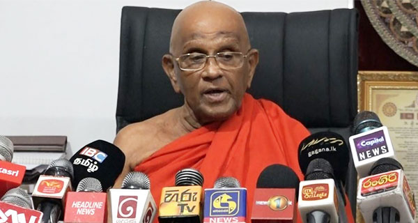 අමාත්‍යාංශයේ පුරෝවගෙන ඉන්න වෛද්‍යවරු ඉදිරි පැය 72 ඇතුලත වහාම රෝහල් වලට යවන්න – මුරුත්තෙට්ටුවේ ආනන්ද හිමිගෙන් රතු එළියක්!