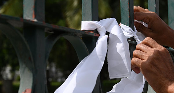 කොවිඩ් ආසාදනයෙන් මියගිය බිළඳාගේ දෙමාපියන් අධිකරණයට.