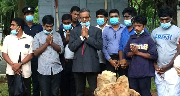 ආණ්ඩුවේ බලහත්කාරය යාපනයේදී ආපසු හැරවුණාද? ඩෝසර් කල ස්මාරකය නැවත ඉදිවීමේ දේශපාලනය කියවමු.