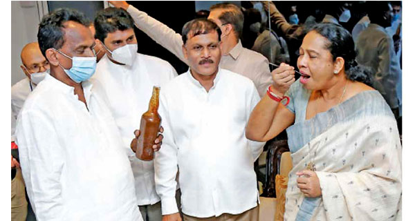 කෑගල්ලේ කොරෝනා වෛරසය ඉහළ ගියේ ධම්මික පැණිය නිසාද?