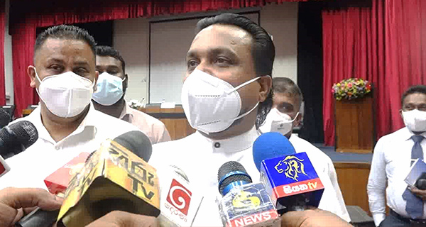 මම ආණ්ඩුව දාලා යන්නේ නෑ. ආණ්ඩුව මාව දාල ගියොත් තමයි! – ඇමති විමල්ගේ කෙටි උත්තර