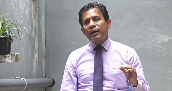 කොවිඩ් ප්‍රභේද ගැන පර්යේෂණයක් කෙරෙන්නේ නැහැ, තිබු පර්යේෂණත්  අත්හිටුවලා – රවී කුමුදේශ්