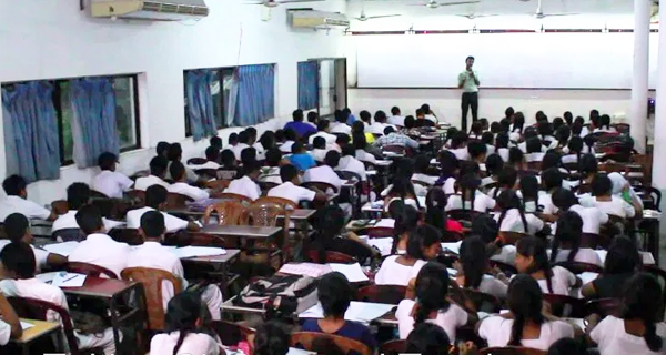 ගම්පහ ටියුෂන් කලින්ම පටන් අරන්!