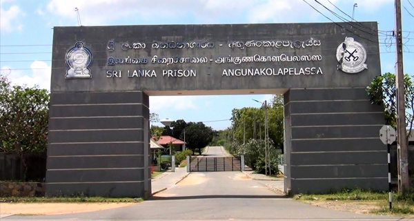 Prisoners protest in prison Angunakolapelessa Prison