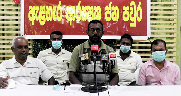 ආණ්ඩුව කාබනික පොහොර පෙන්නලා ගොවියාව කබලෙන් ලිපට දැම්මා!
