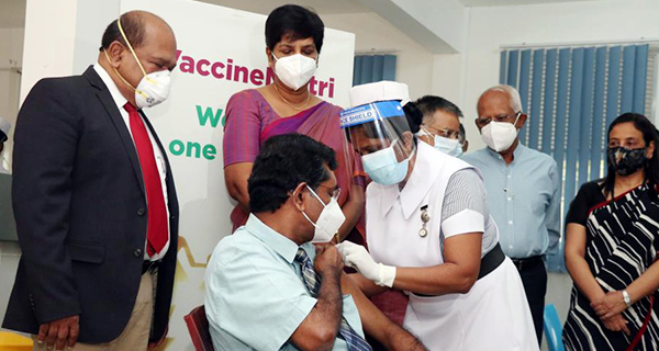 සැලැස්මක් නැති ආණ්ඩුවේ එන්නත්කරණයේ ප්‍රභූවාදය!