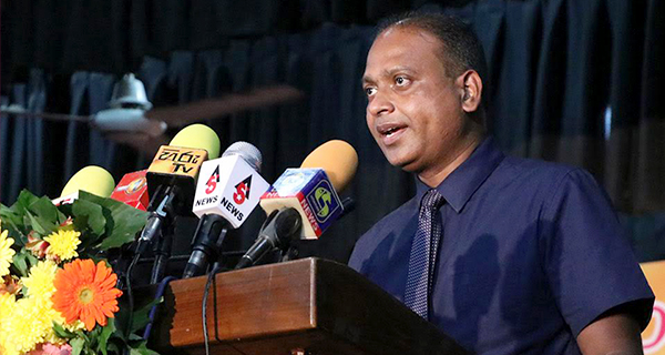 “කොවිඩ් සමඟ ජීවත් වෙමු” කියා රට අගාධයකට ගෙනගියා!