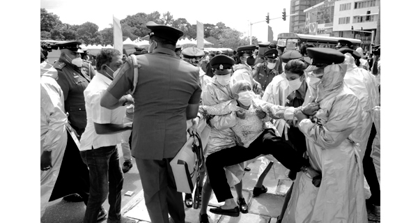 අත්අඩංගුවට ගැනීම සහ රඳවා තබා ගැනීම් ගැන රජය අමතක කළ කරුණු මොනවාද?
