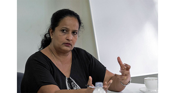 රටට ඩොලර් උපයන කම්කරුවන්ගේ ජිවිත ගැන වගකීම අද ඔවුන්ටම පැවරිලා – චමිලා තුෂාරී