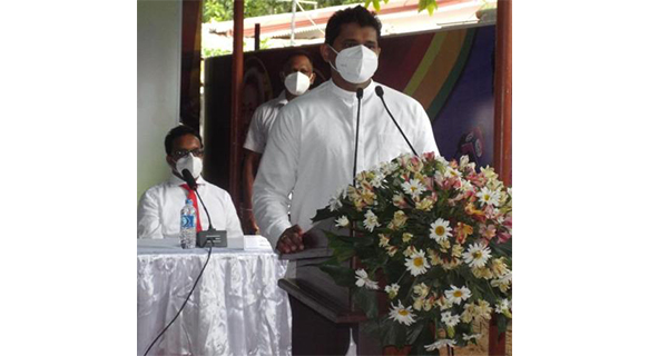විශේෂඥ වෛද්‍යවරු ලෙස පෙනී සිටින වෘත්තීය සමිති නායකයෝ  කියන විදිහට  රට වහන්නේ නැහැ – රාජ්‍ය අමාත්‍ය චන්න ඡයසුමන