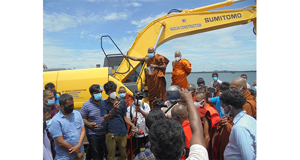 පරාක්‍රම සමුද්‍ර වැව් බැම්මේ අර්බුදයට මහ සඟරුවනත්!