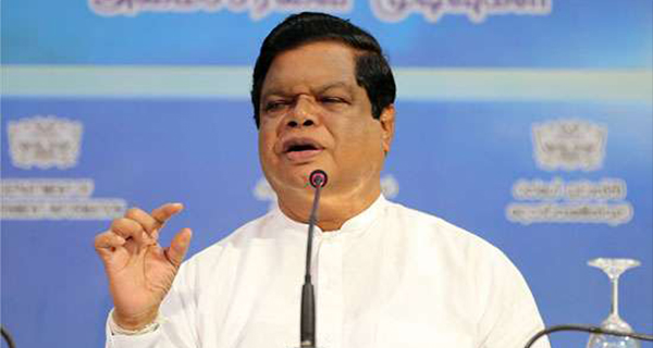 රාජ්‍ය සේවකයන් අඩු කිරීම පටන් ගත්තා – බන්දුල