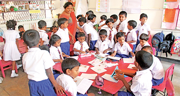 පාසල් ඇරීමට ප්‍රථම කළ යුතු දේ ගැන ගුරු සංගම් කියයි!