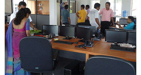 රාජ්‍ය ආයතන 32 ක් පාඩු පිට දුවයි.