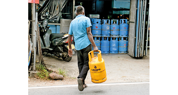 ගෑස් ප්‍රශ්නයට, ‘ලෙඩා මළත් බඩ සුද්දයි’ පන්නයේ විසඳුමක්