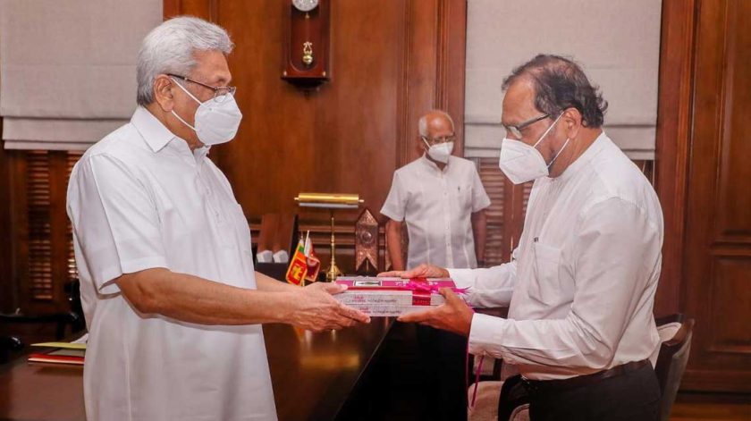 අපිතමයි හොඳමට කළේ පොතකට නැඟේ!