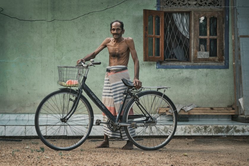 කවි, පාරේදී උව හමුවිය හැකිය..!