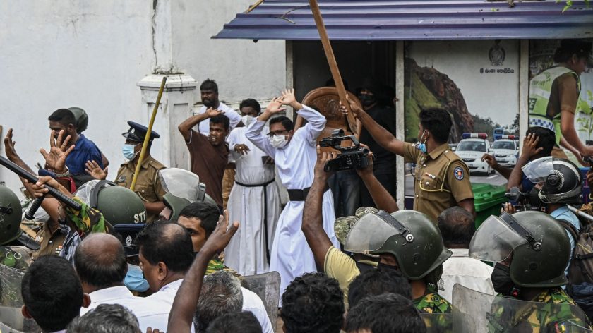මහින්ද ඇතුළු පිරිස අල්ලන්න, සිවිල් සංවිධාන/ක්‍රියාකාරීන් නීතිපතිගෙන් ඉල්ලති