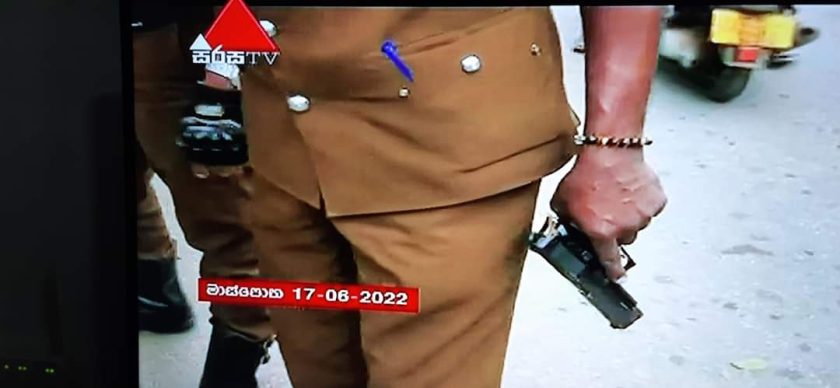 පොලිස් අධි රංගනයන් දෙකක්, එක කතාවක්..!