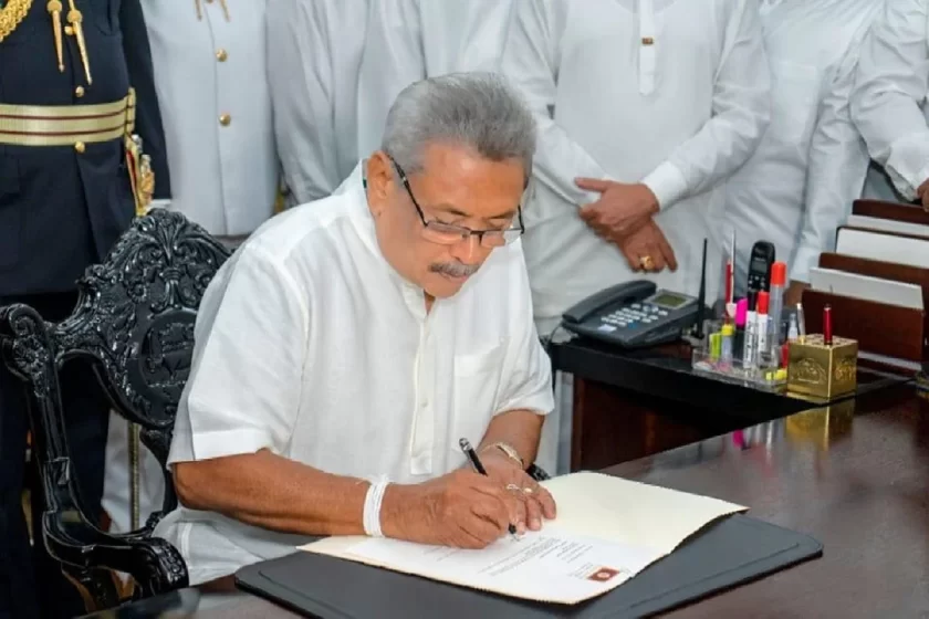 ජනපති නිල වශයෙන් ඉල්ලා අස්වෙයි