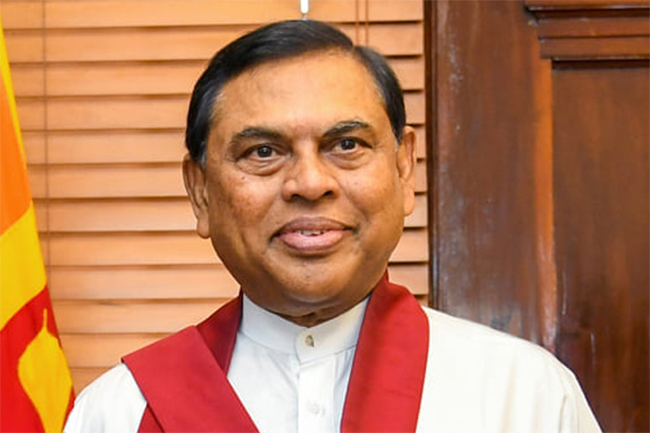 බැසිල්ට රට යන්න අවසර!
