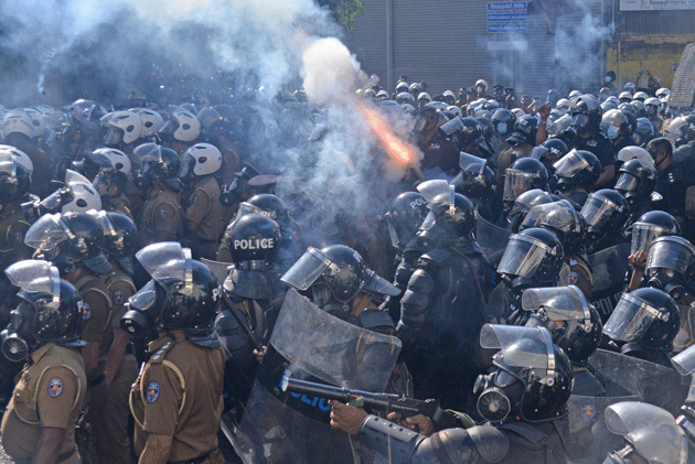 මර්ධනය නොහොත් අලියා නෙළුම් පොහොට්ටු ගිලීමේ කතාව