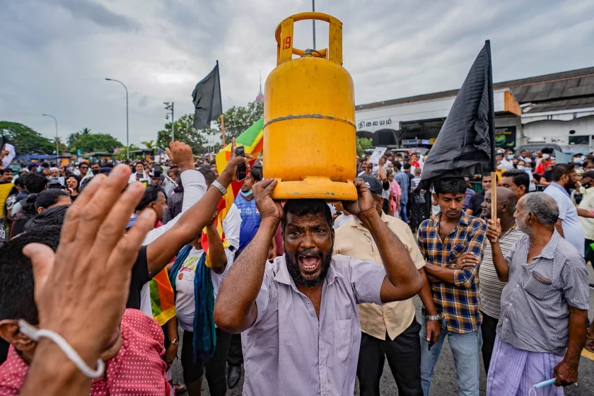 ජනතාව පාරට දැමූ ආර්ථික අපරාධ