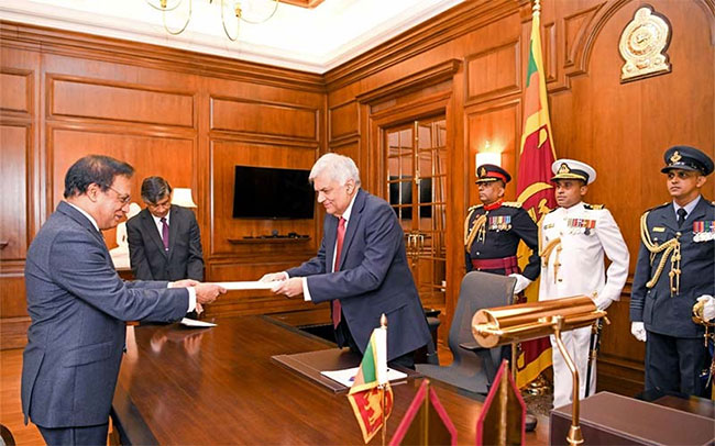 වැඩබලන අගවිනිසුරු බුවනෙක අලුවිහාරේ